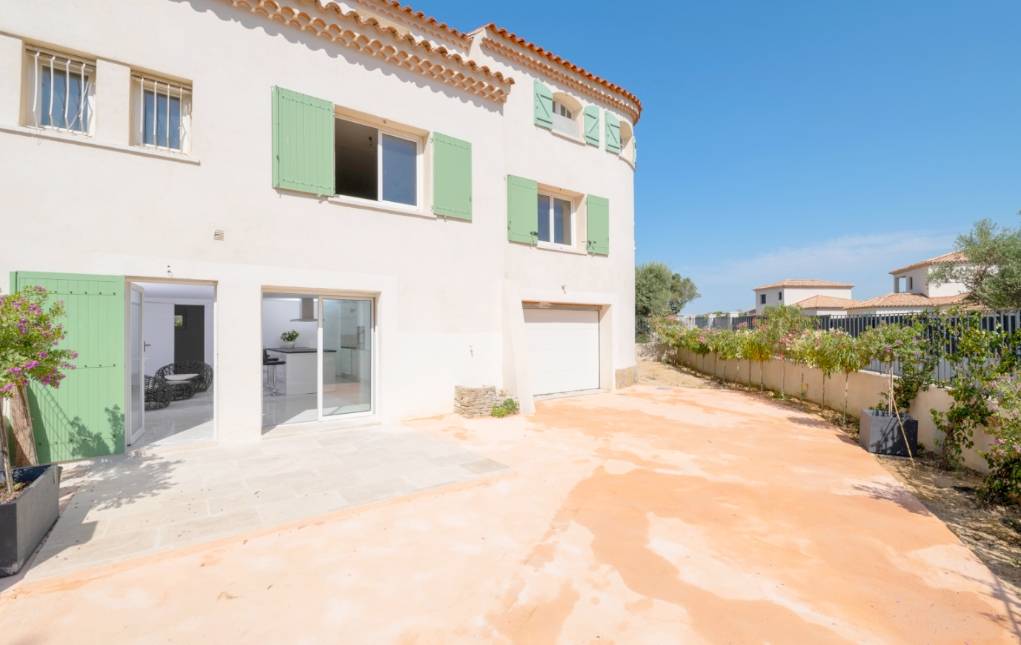 Appartement T4 rez-de-jardin avec garage double à vendre à Sanary-sur-Mer