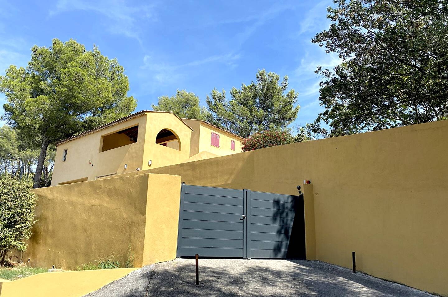 Maison familiale moderne à vendre à proximité de la Route de Bandol à Sanary