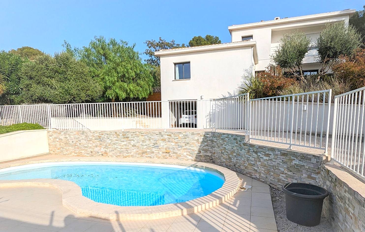 Villa avec piscine et véranda bioclimatique à vendre à Six-Fours