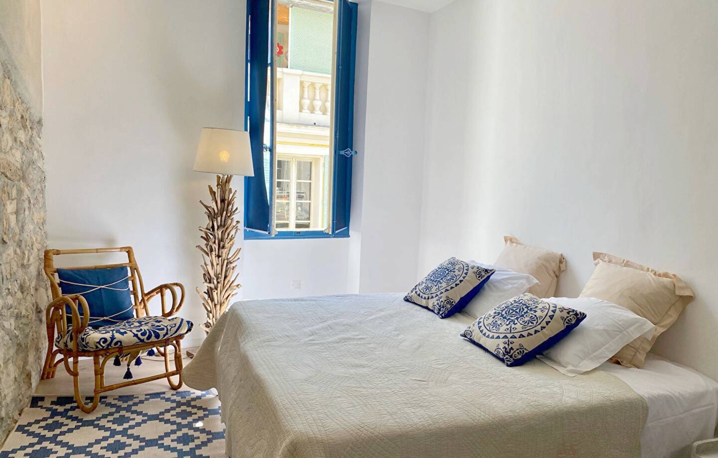 Appartement rare et atypique à vendre à deux pas de la Place de la République de Sanary