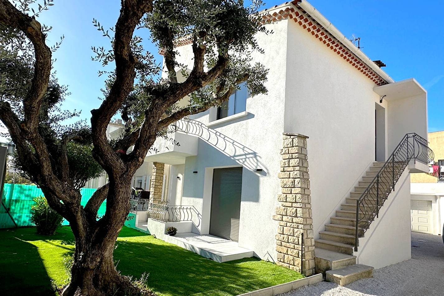 Haut de villa 4 pièces à vendre dans le centre-ville de Sanary