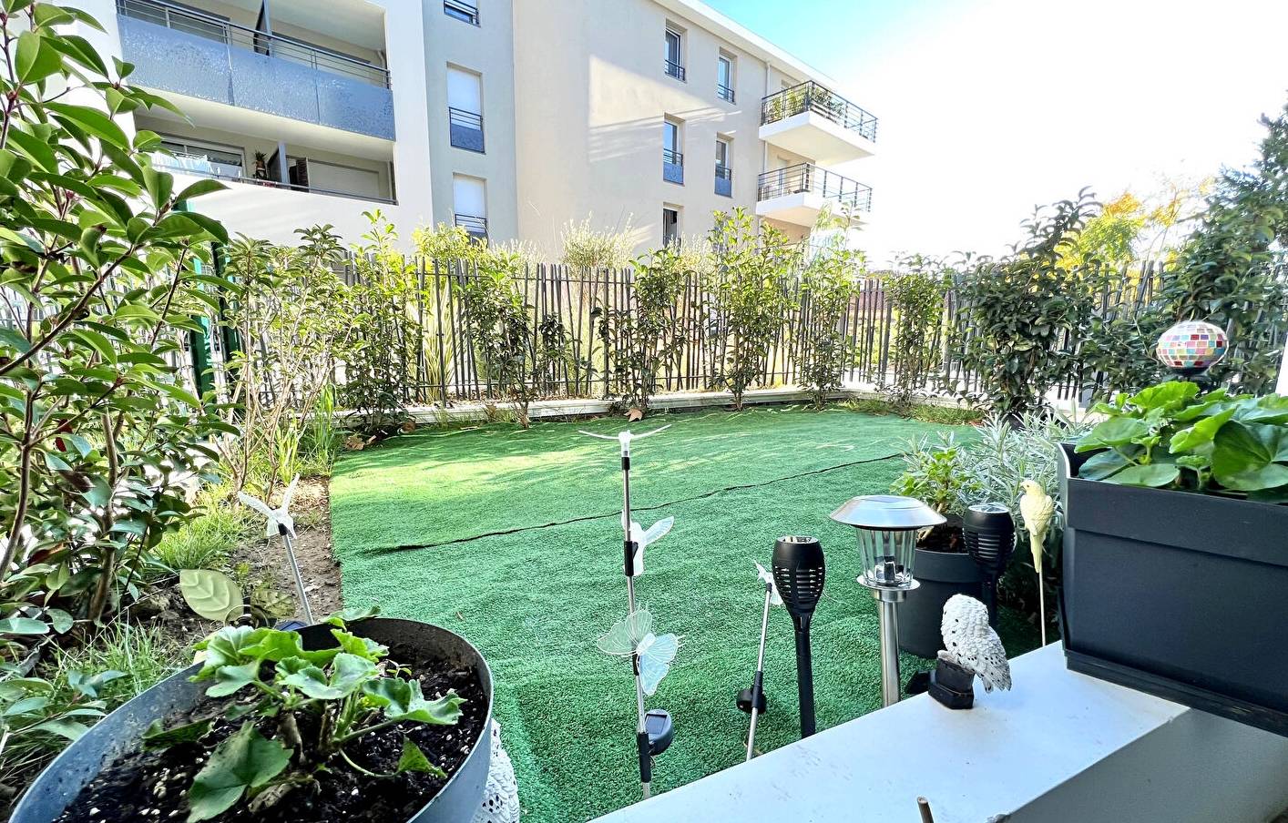 Appartement T2 rez-de-jardin avec terrasse couverte à vendre sur l'Avenue de la Mer à Six-Fours-les-Plages