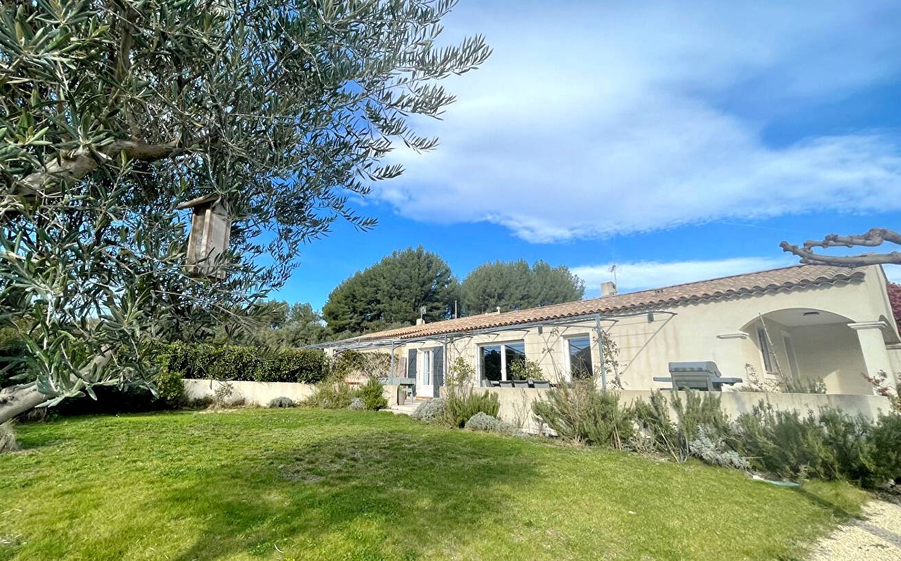 Maison contemporaine de plain-pied à vendre dans le village du Beausset