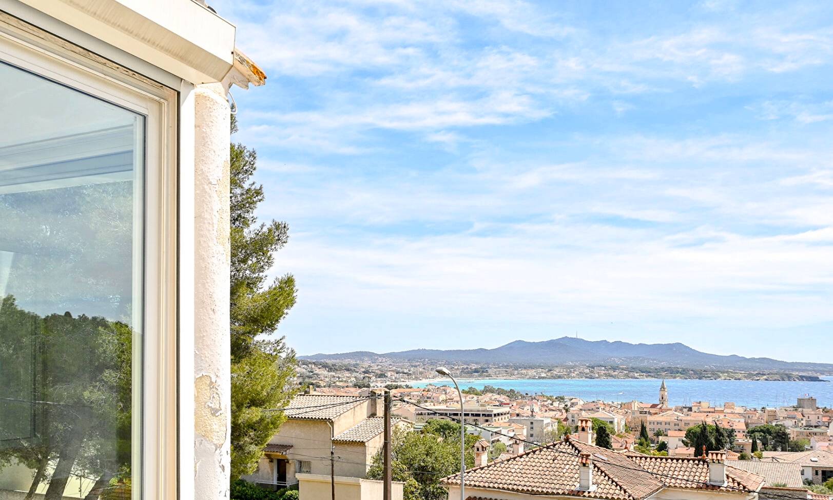 Haut de villa avec vue de la Baie de Sanary