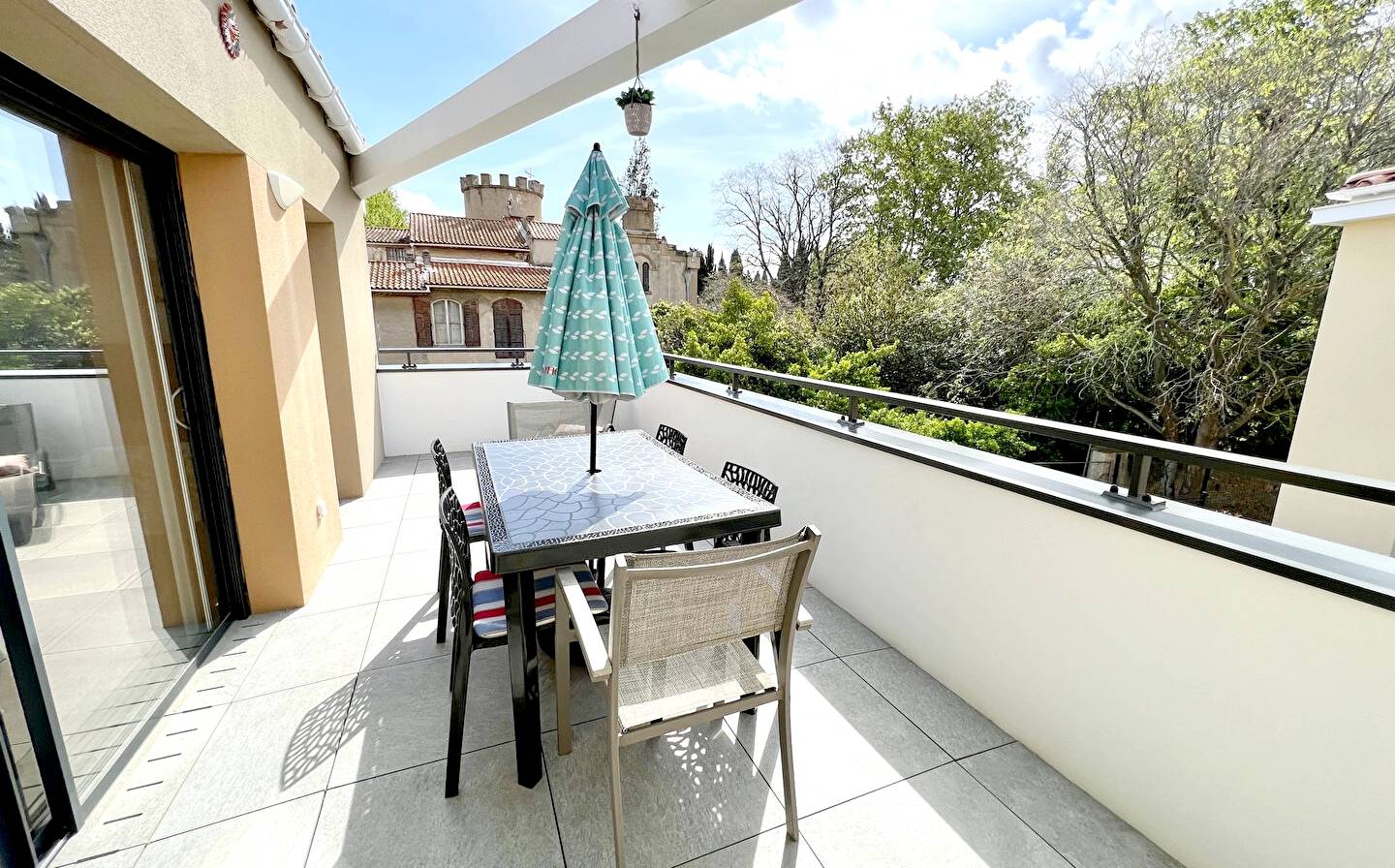 Appartement avec grande terrasse à vendre quartier la Milhière à Sanary