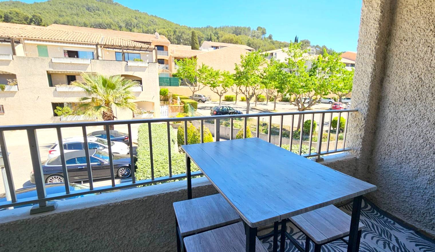 Appartement en dernier étage à vendre à proximité de la plage des Lecques à Saint-Cyr