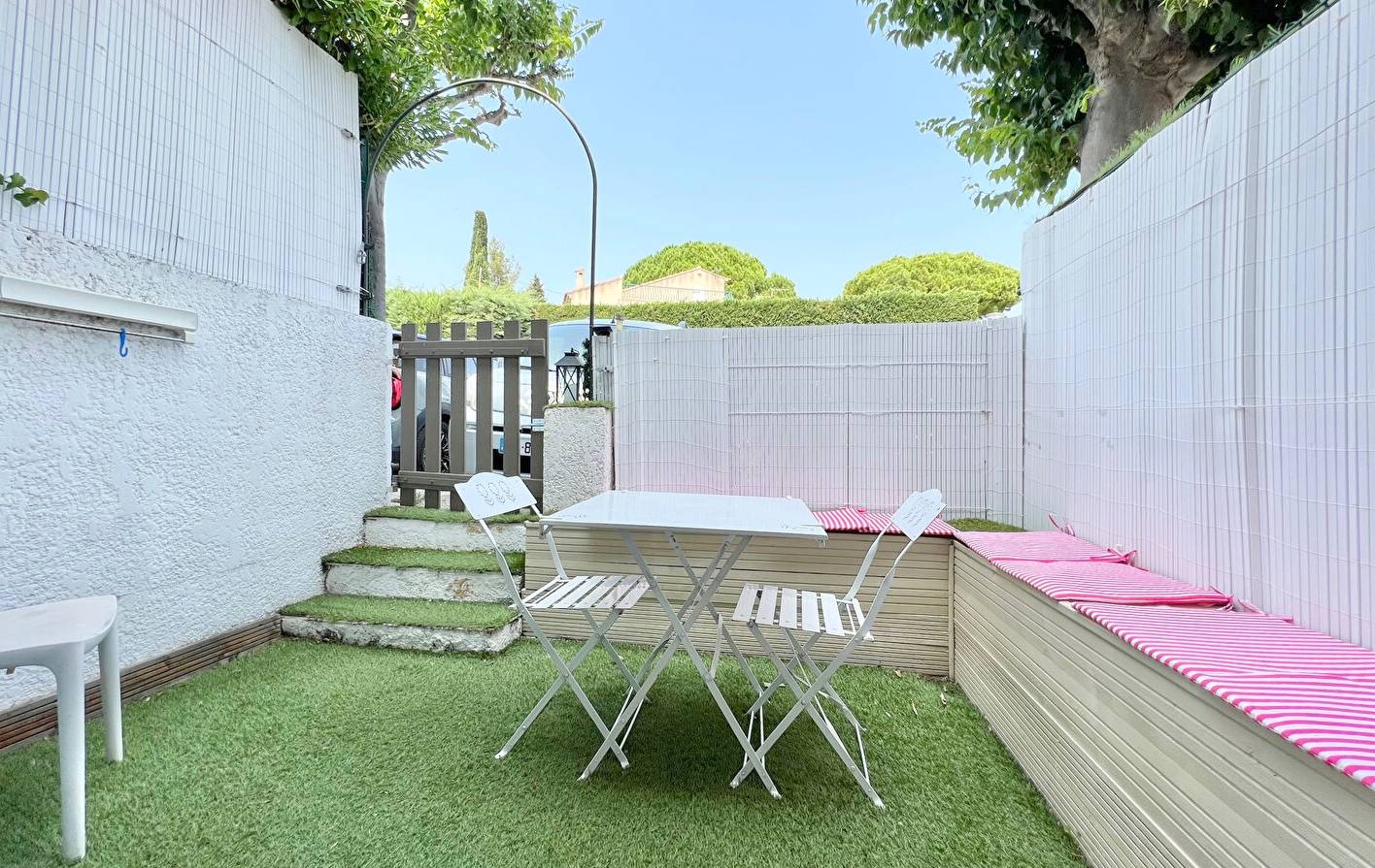 Studio en rez-de-jardin à vendre quartier des Graviers à Bandol