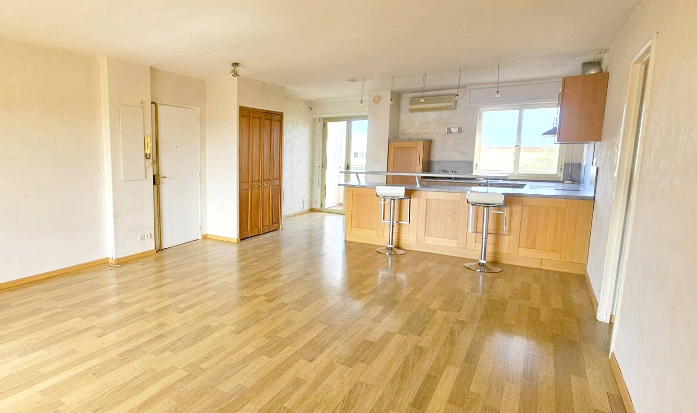 Appartement avec terrasse à vendre à proximité de l'Avenue Brunette à Six-Fours