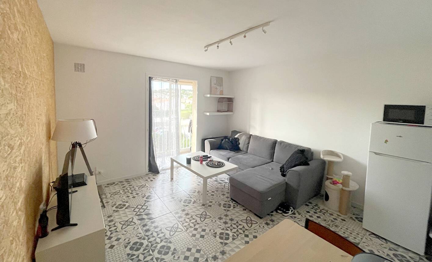 Appartement 1 pièces avec terrasse et en dernier étage à vendre à Six-Fours