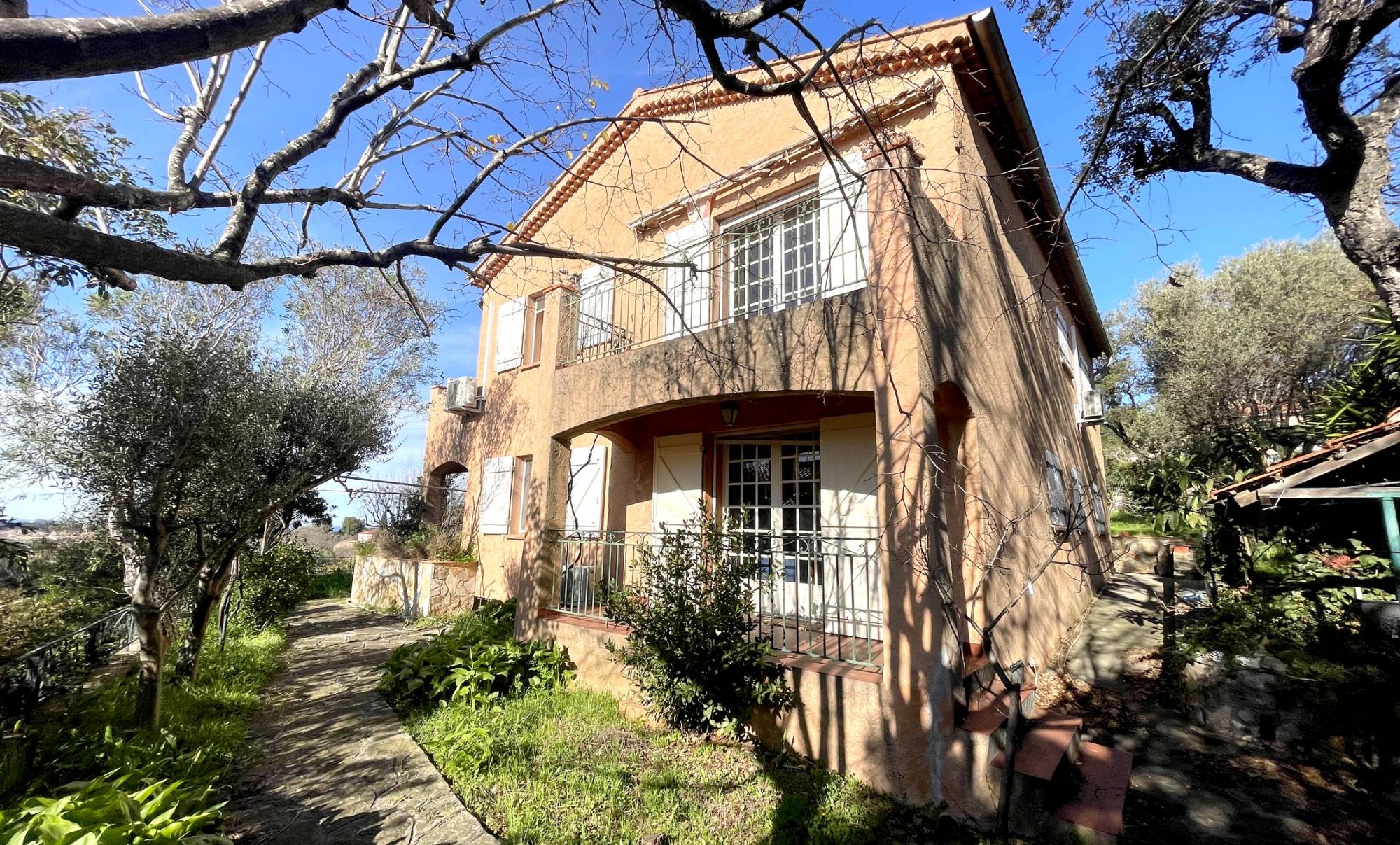 Maison à rénover à vendre sur le secteur de la Collégiale à Six-Fours