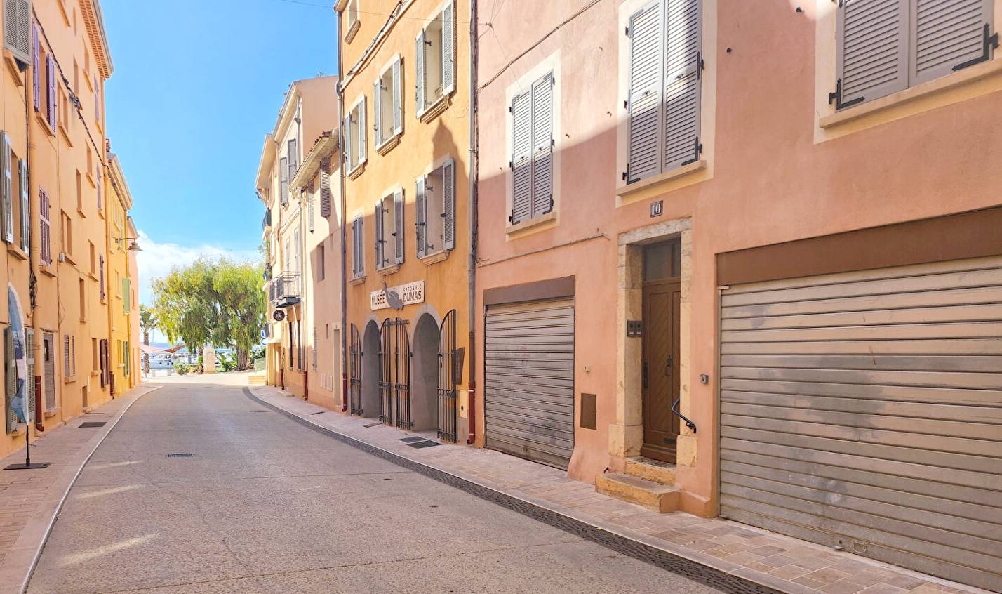 Murs commerciaux à vendre sur le port de Sanary, Rue Lauzet Aîné