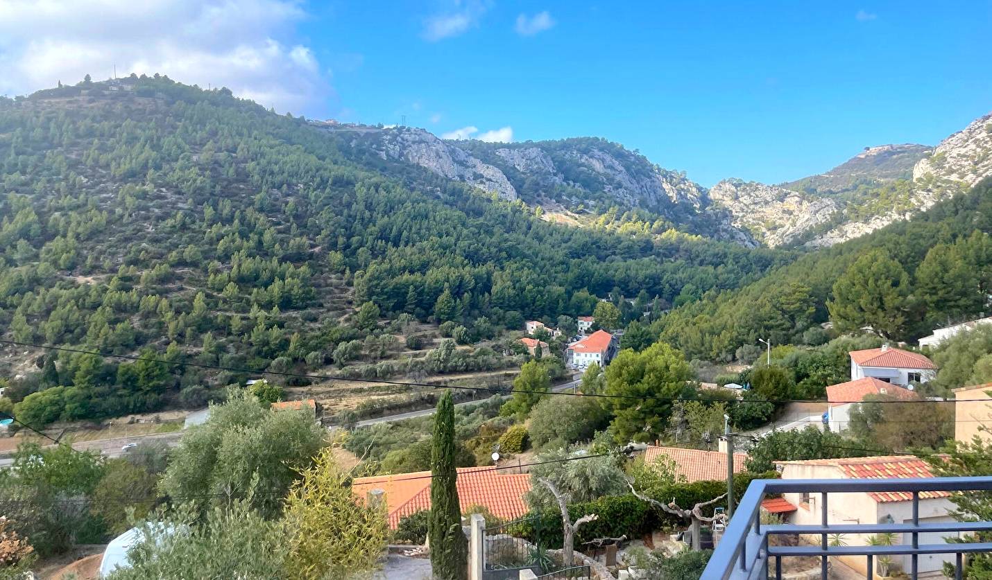 Ensemble immobilier de deux maisons à vendre sur la commune d'Ollioules