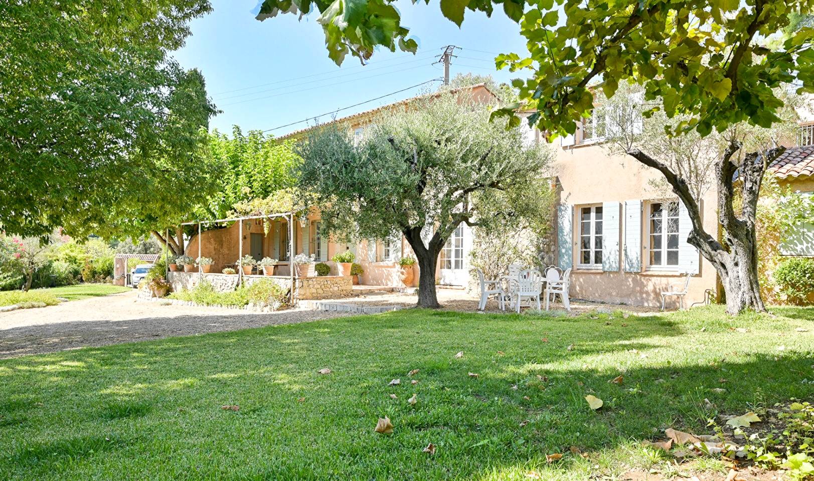 Mas provençal avec jardin à vendre à Ollioules, proche de Sanary