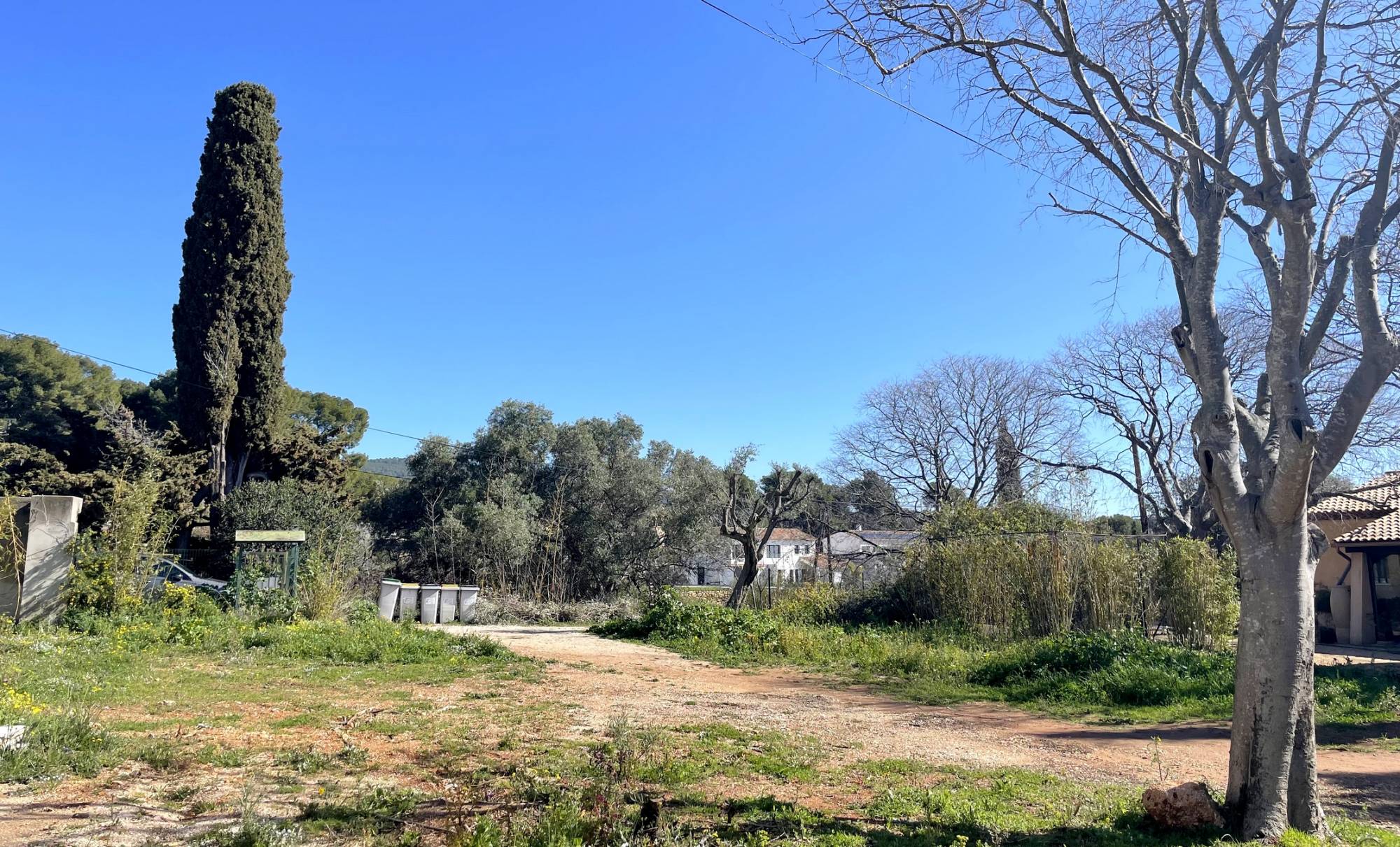 Terrain constructible avec autorisation de permis de construire à vendre à Bandol quartier de l'Escourche