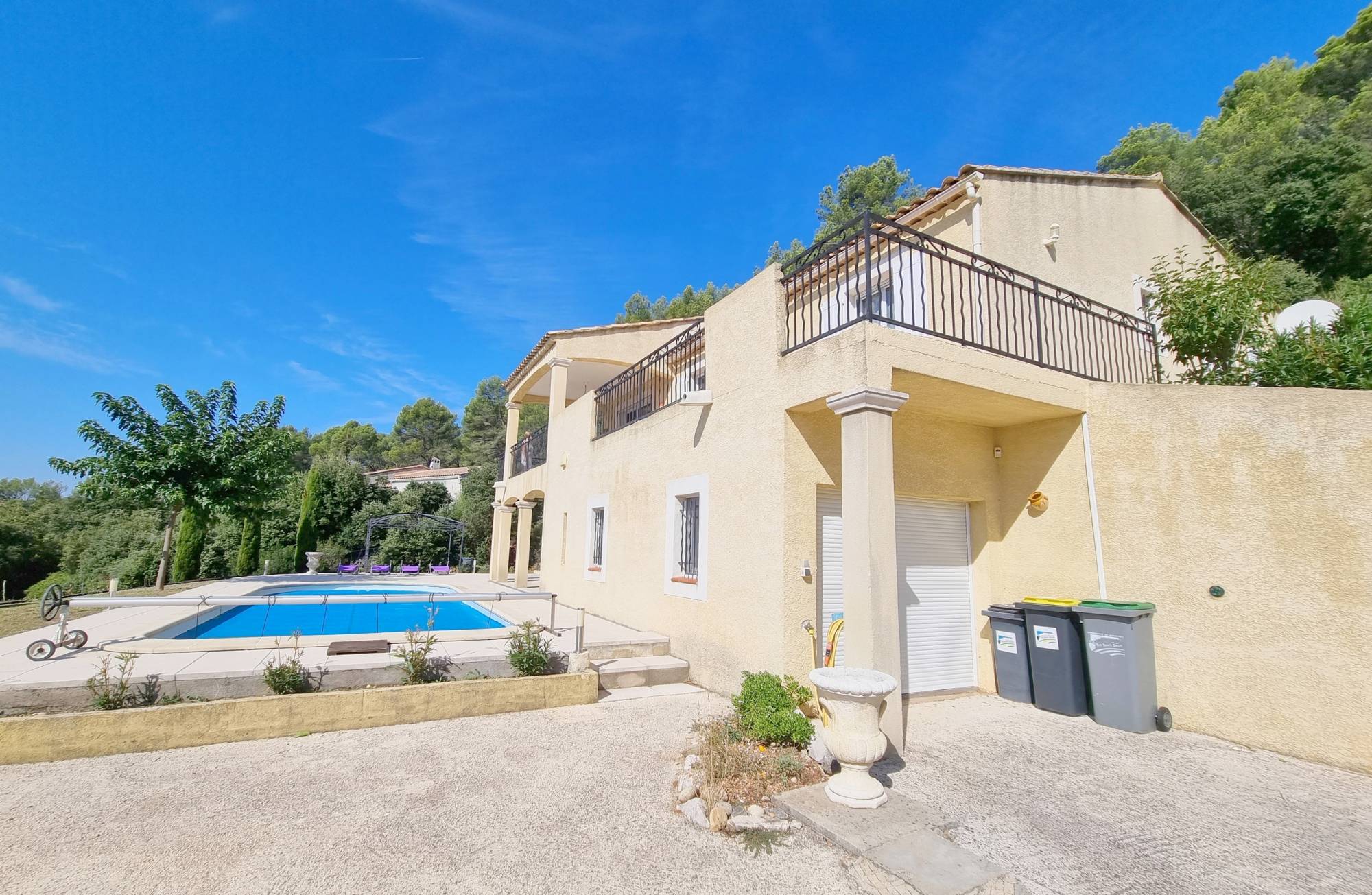 Villa californienne à vendre à Signes, sur le Canton de Saint-Cyr