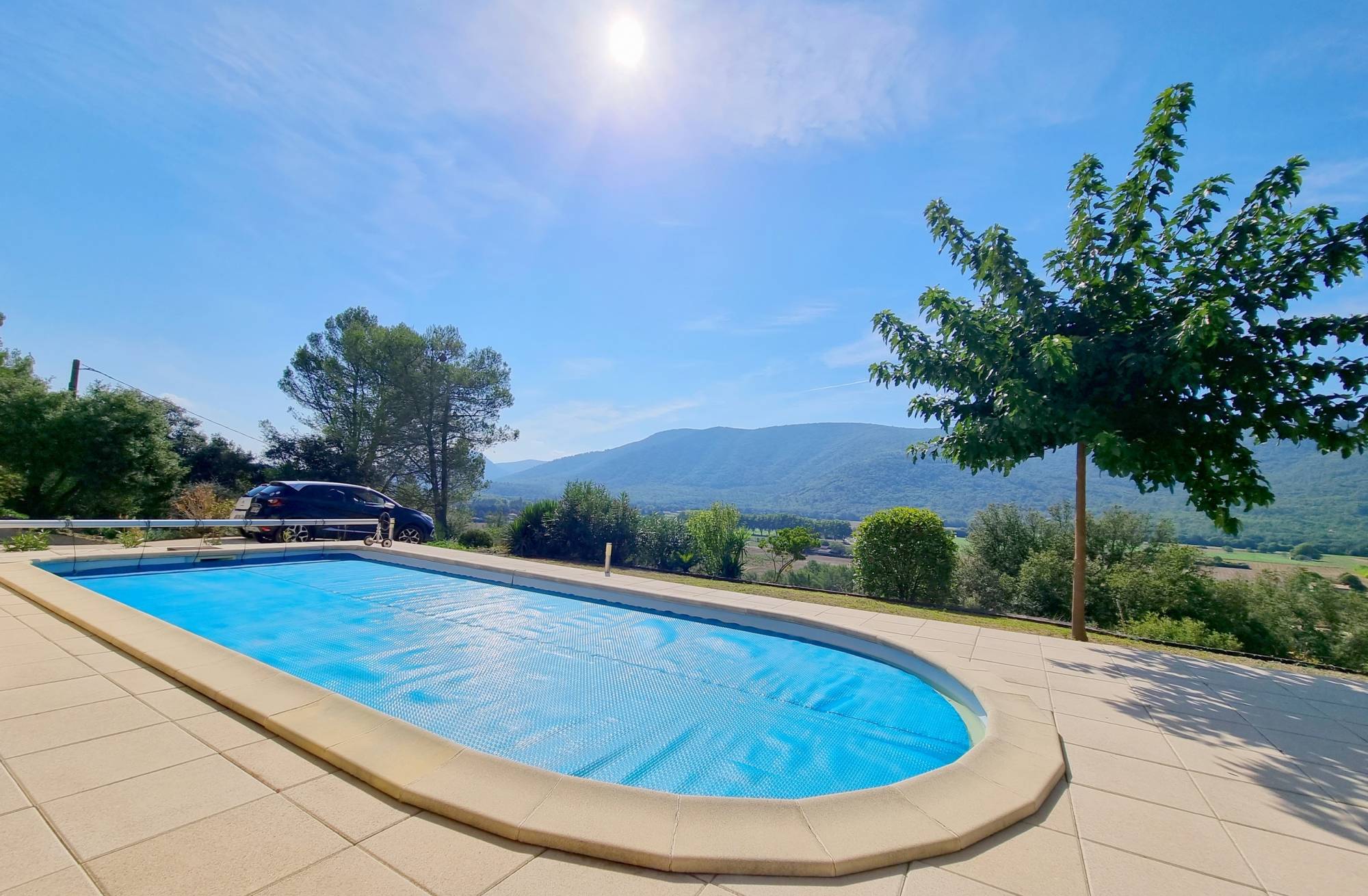 Maison indépendante avec piscine à vendre à Signes