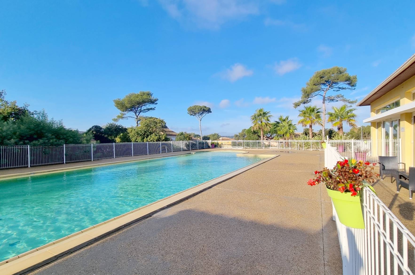 Piscine extérieure de la résidence 