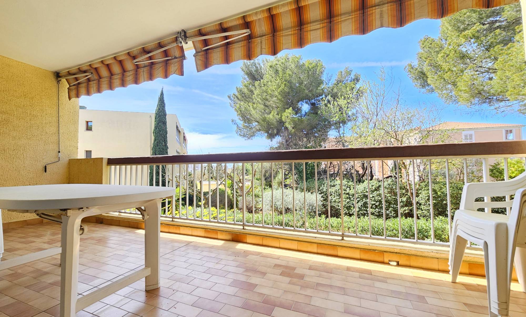 Appartement 2 pièces avec grande terrasse à vendre à Sanary-sur-Mer