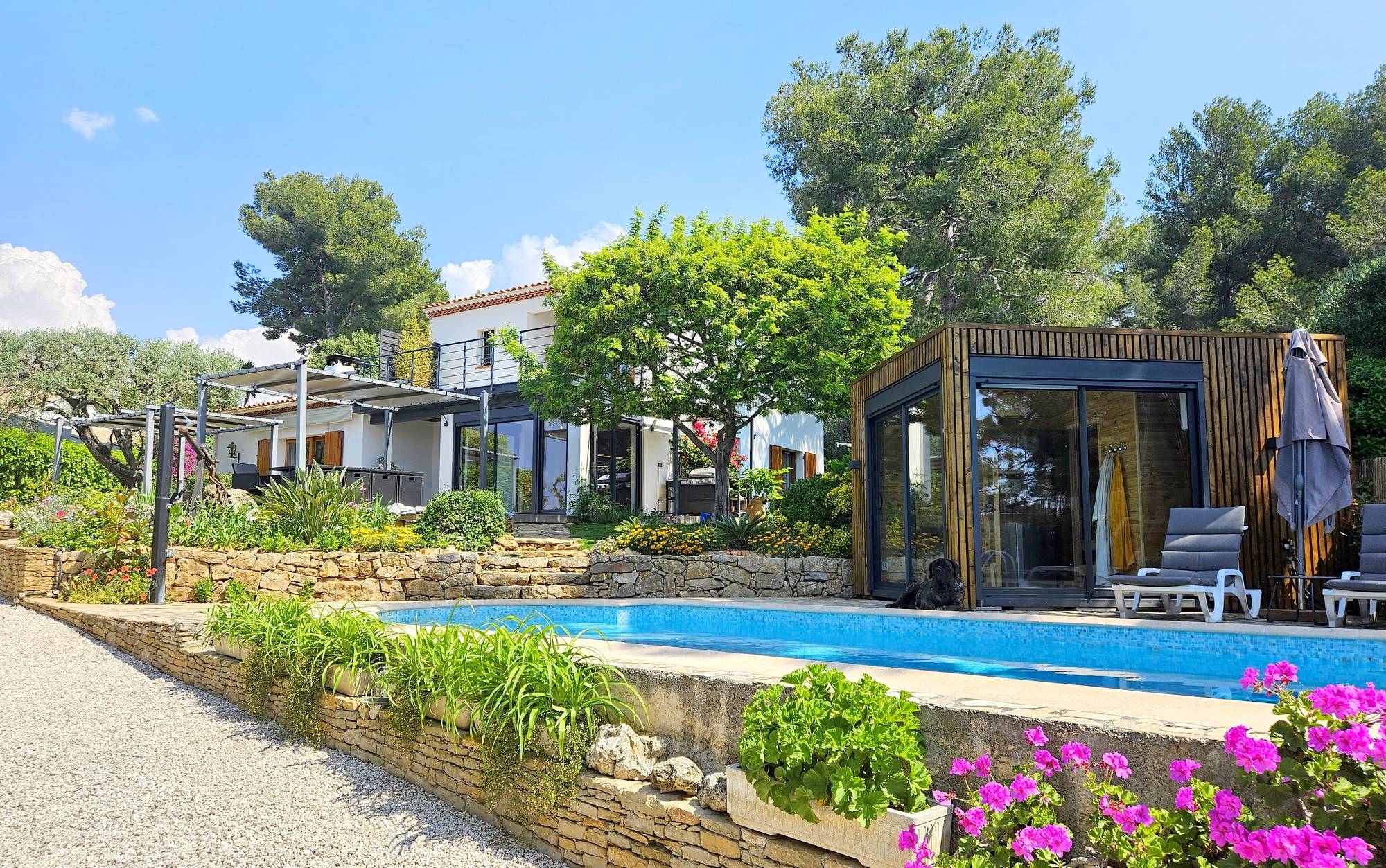 Maison de trois chambres avec appartement indépendant à vendre à 10 minutes en voiture des plages de Sanary