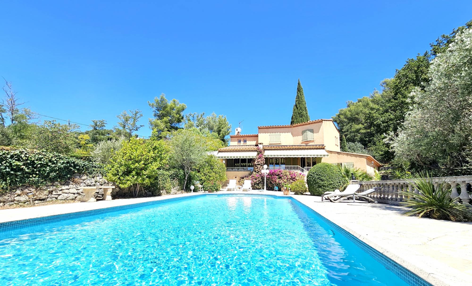 Maison 5 pièces avec piscine à vendre dans un cadre de campagne à Ollioules