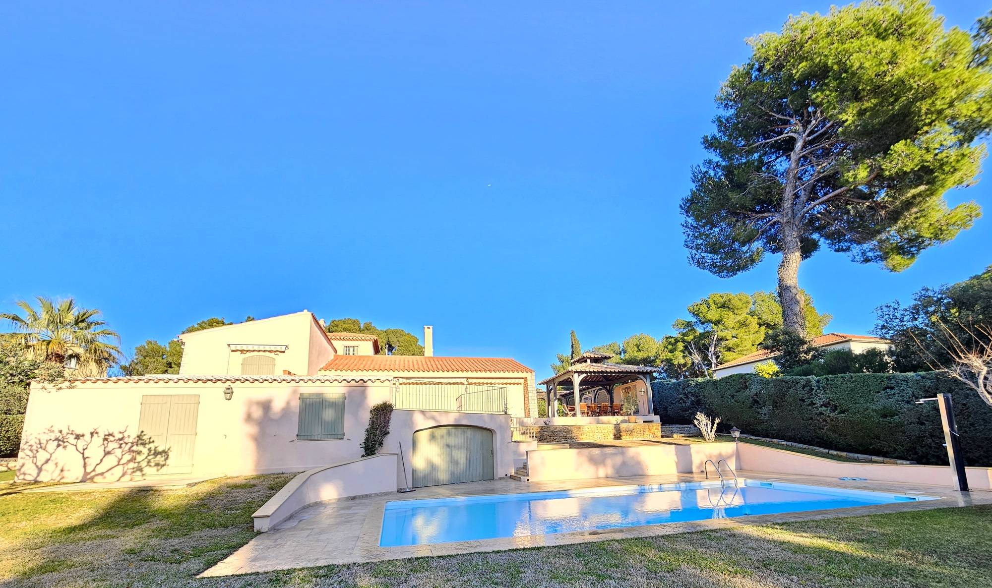 Maison de caractère avec piscine à vendre à Sanary-sur-Mer, à la limite de Bandol