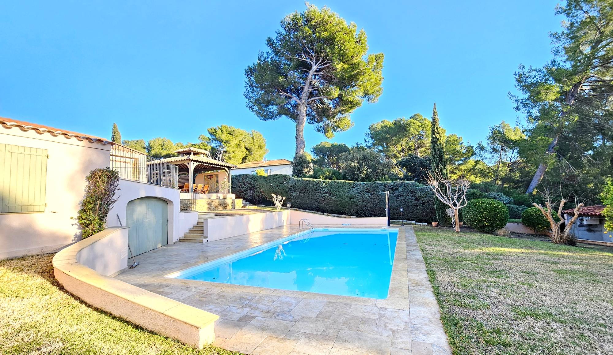 Villa de charme avec piscine et sept chambres à vendre à Sanary, secteur la Canolle