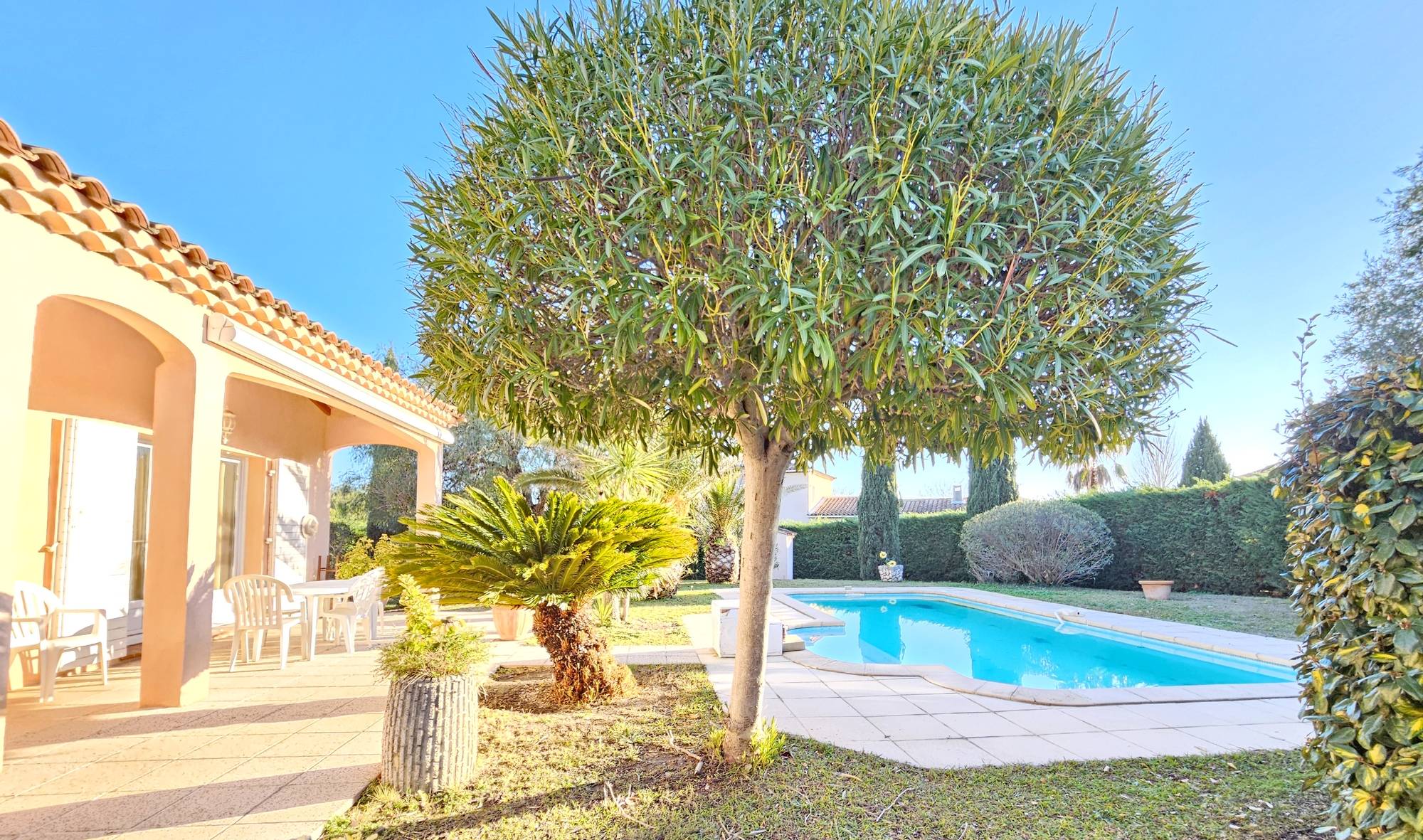 Propriété de plain-pied avec piscine au brome à vendre à Sanary