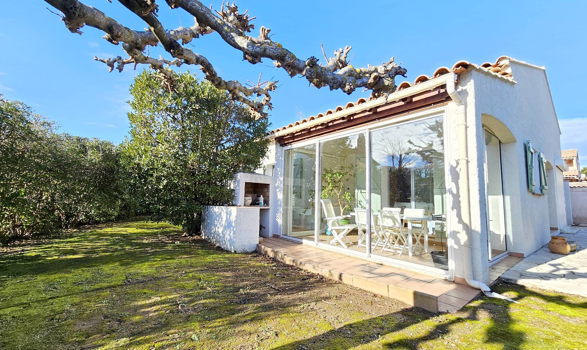 Maison traditionnelle de plain-pied avec garage à vendre secteur Cambaud à Six-Fours