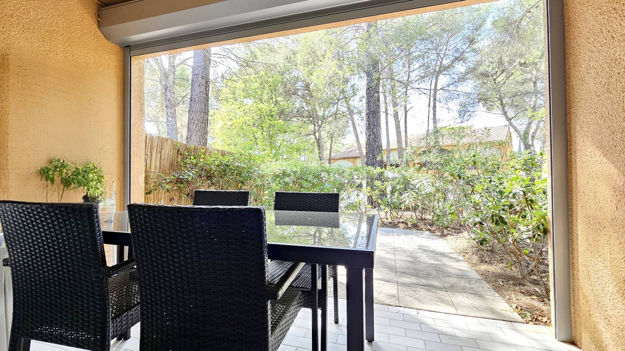 Studio cabine avec terrasse à vendre dans une résidence en plein cœur de la pinède à Sanary-sur-Mer