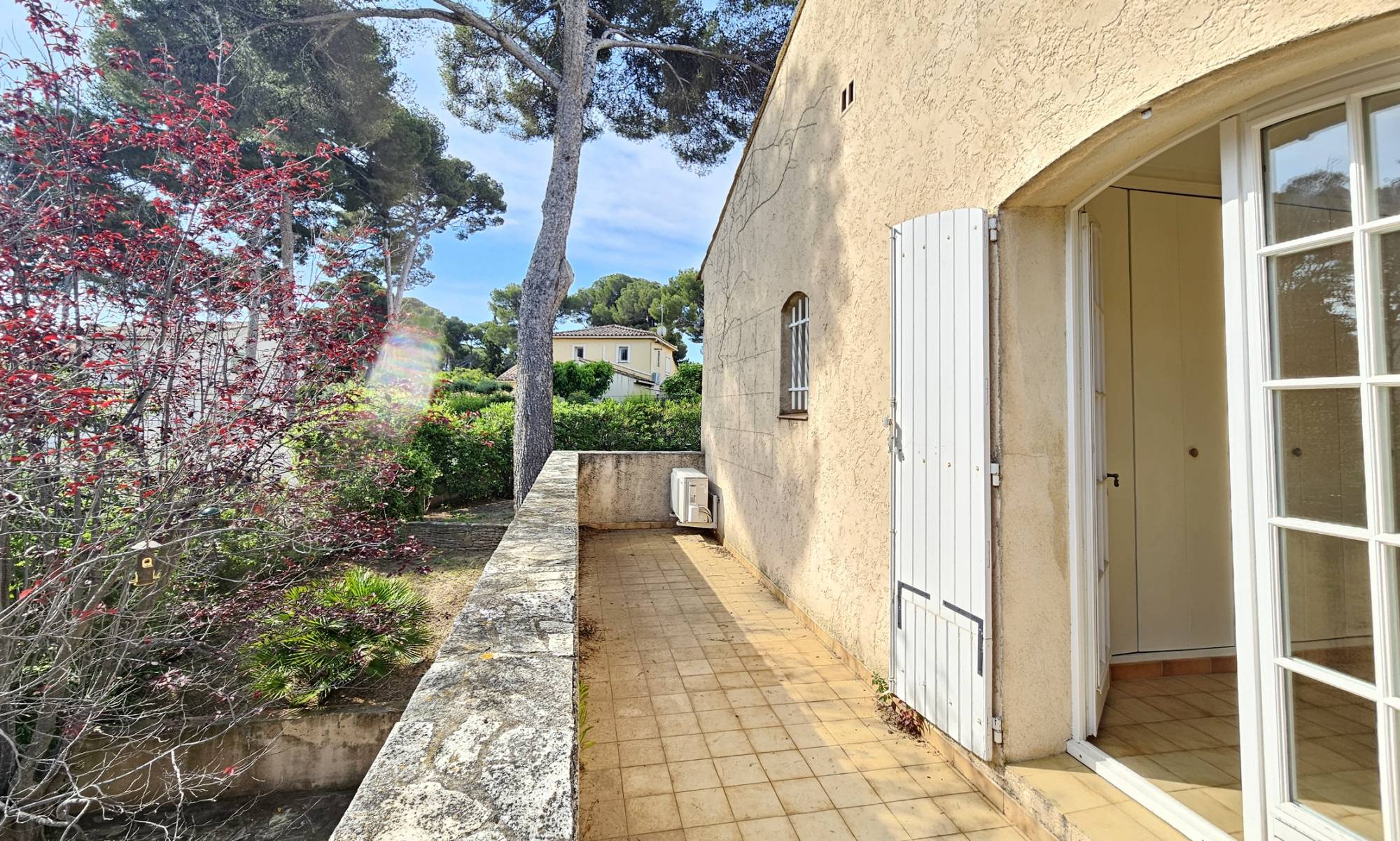 Maison 7 pièces avec deux appartements indépendants à vendre quartier Beaucours à Sanary-sur-Mer