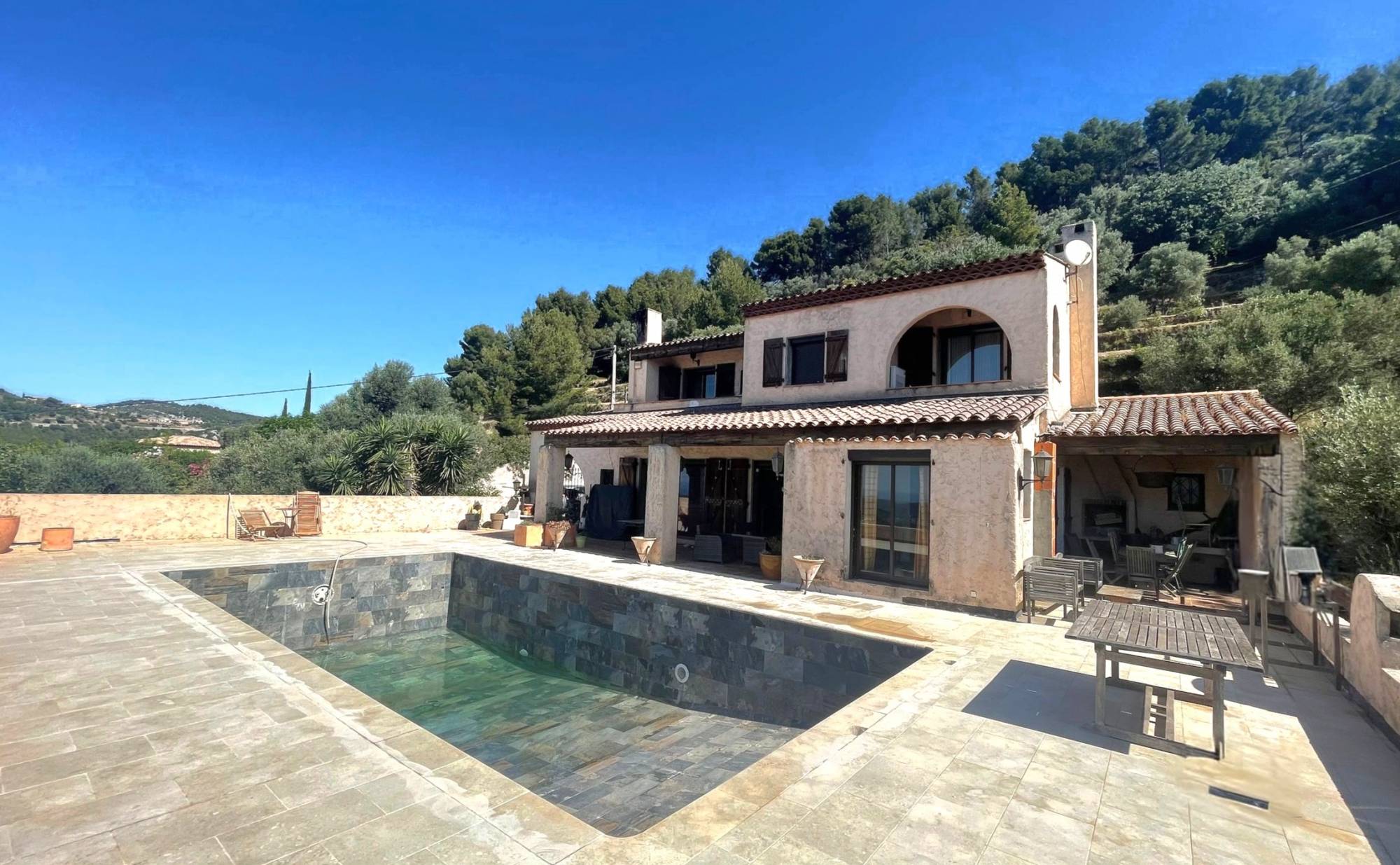 Maison provençale avec piscine à vendre secteur de la Courtine à Ollioules