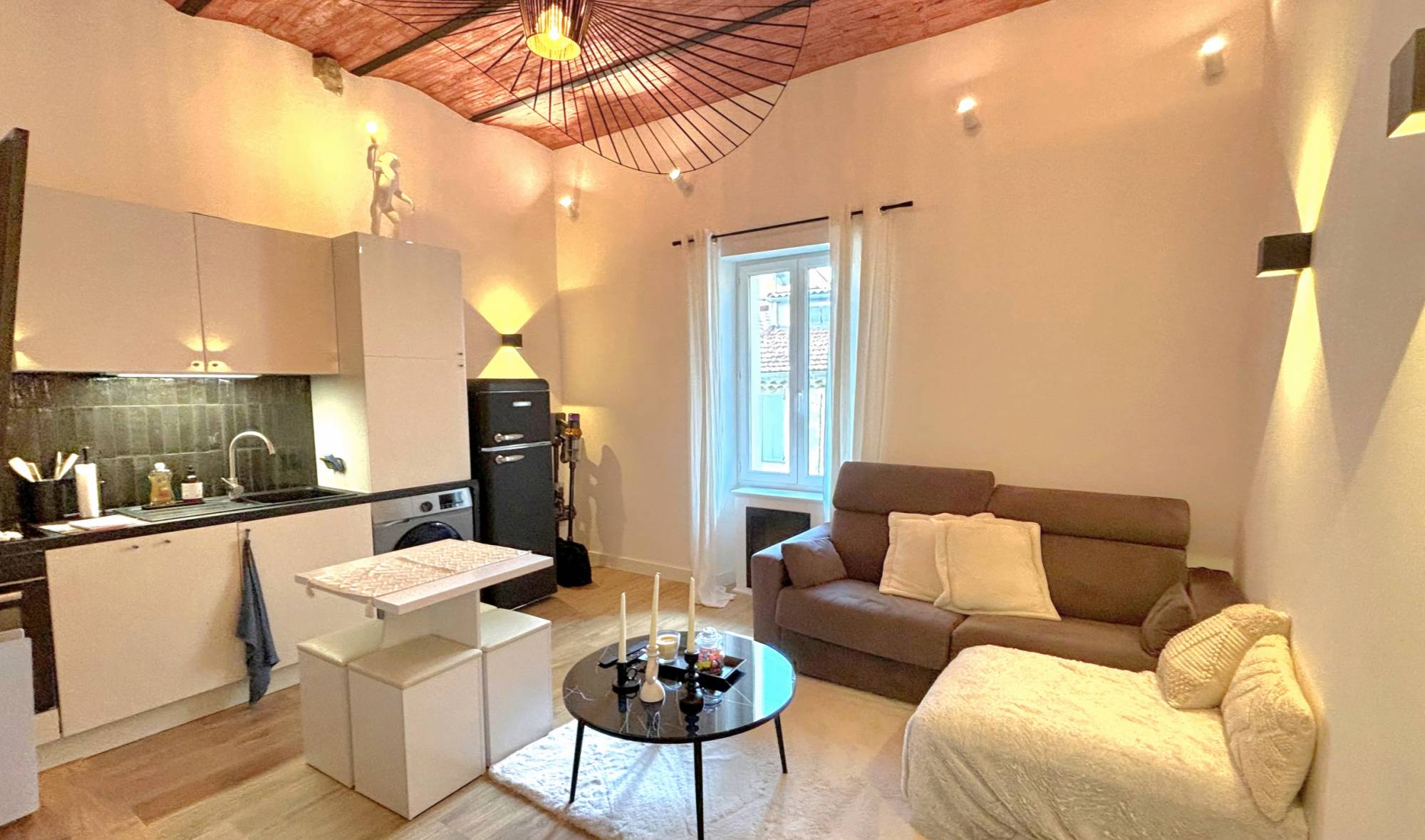 Appartement domotique entièrement rénové à vendre Rue République à Bandol