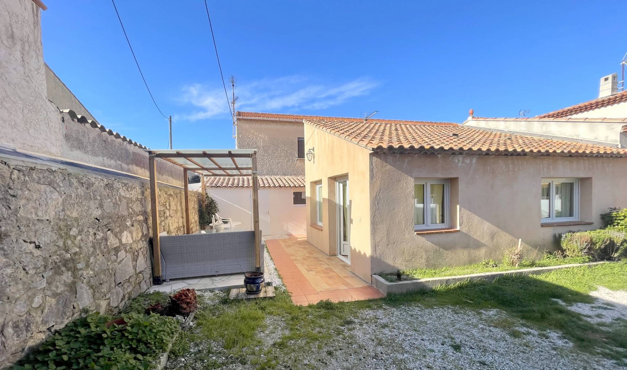 Maison de pêcheur de plain-pied à vendre dans le village du Brusc, sur Marius Bondil