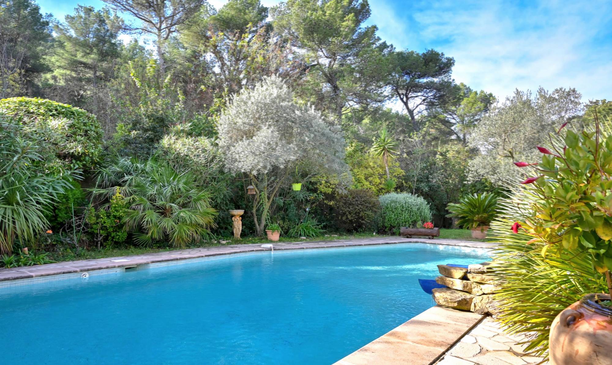 Maison avec jardin luxuriant à vendre à Roquefort-la-Bédoule