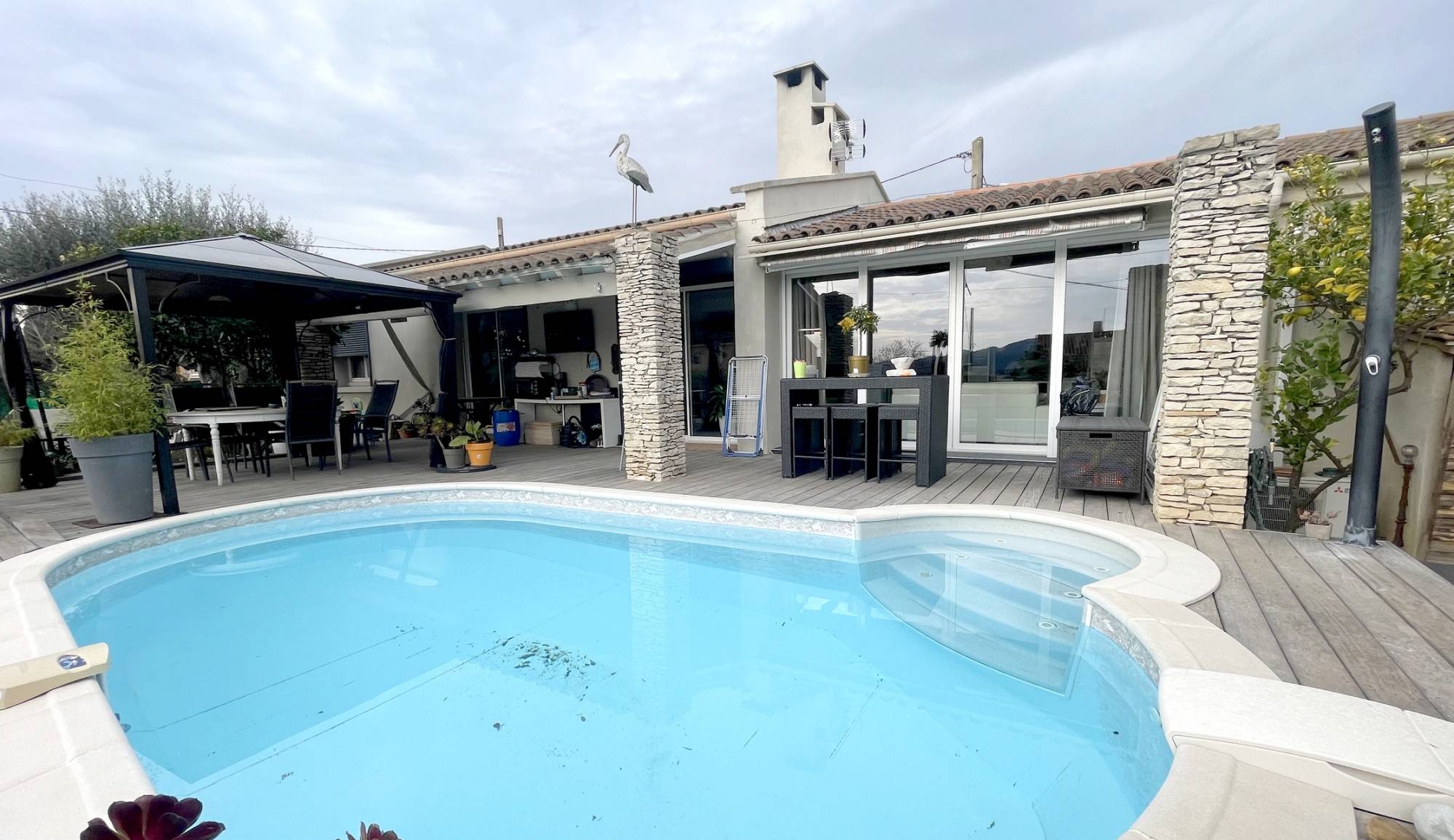 Maison de plain-pied avec piscine et garage à vendre Avenue du Verger à Six-Fours