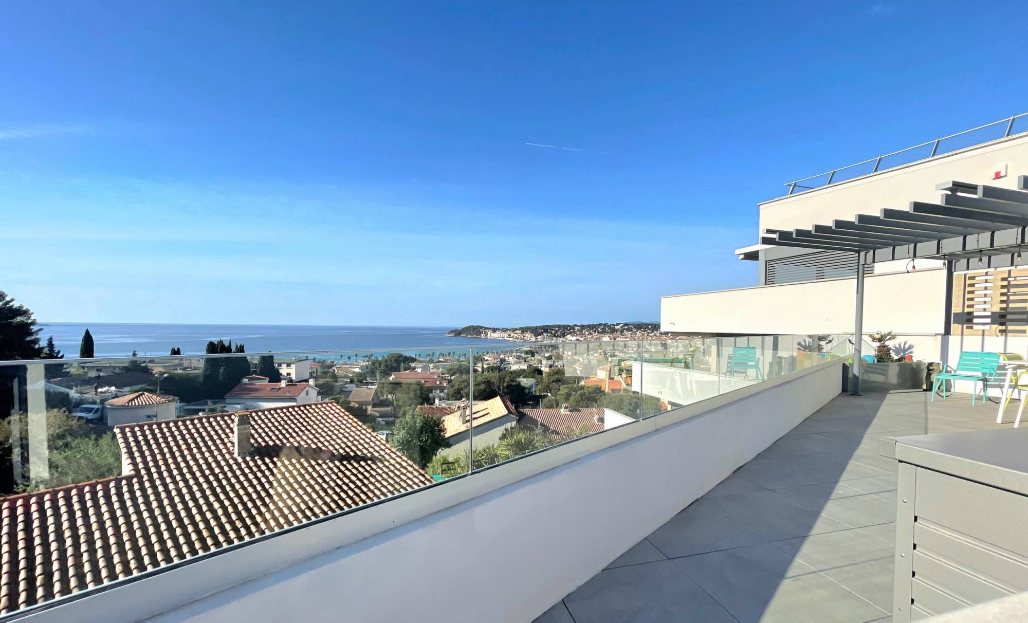 Appartement toit-terrasse avec une vue mer imprenable à vendre quartier les Lônes à Six-Fours-les-Plages