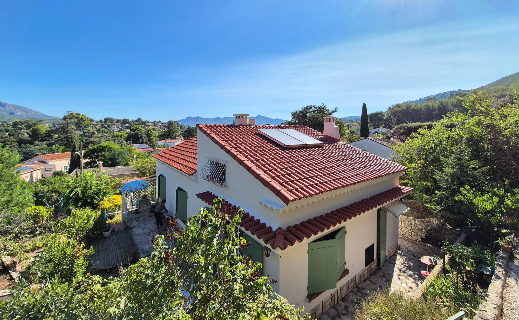 Propriété avec piscine et studio indépendant à vendre au pied des Calanques et de la réserve naturelle de Marseille