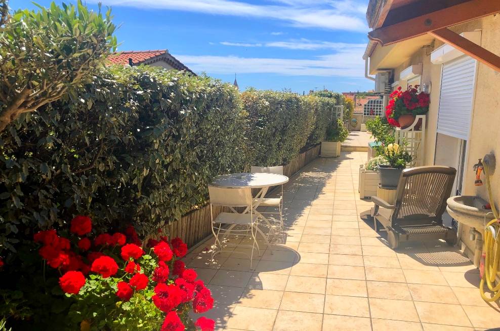 Villa sur le toit avec grande terrasse à vendre dans le centre de Sanary