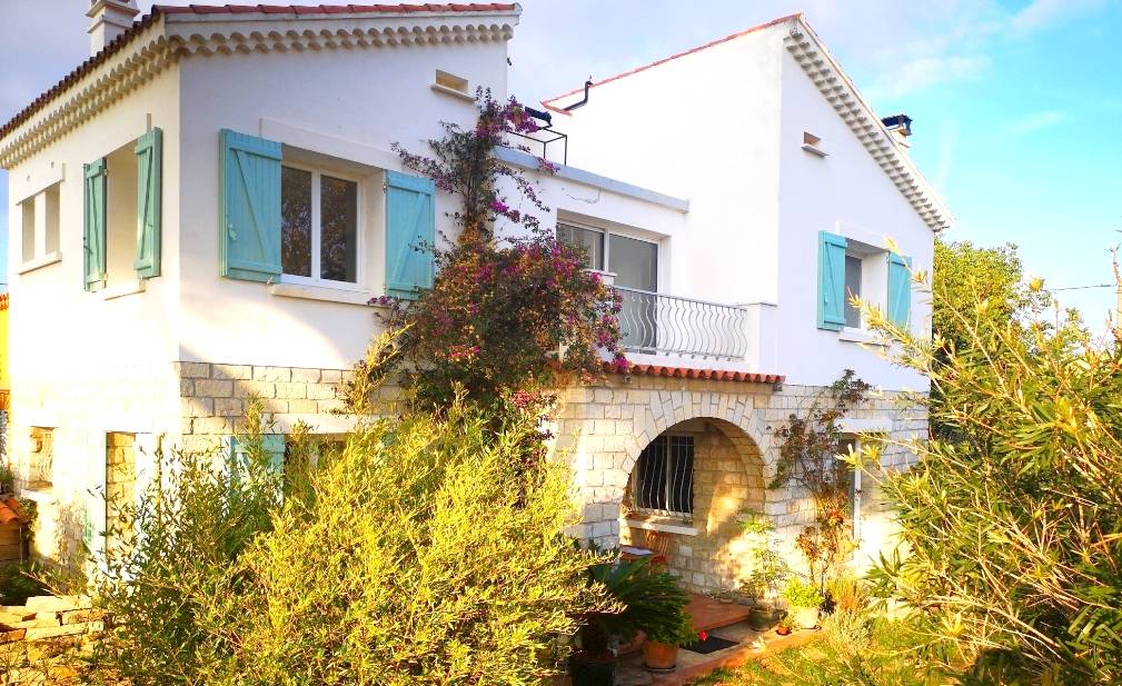 Villa de caractère à vendre dans le quartier Bucarin, sur la commune six-fournaise