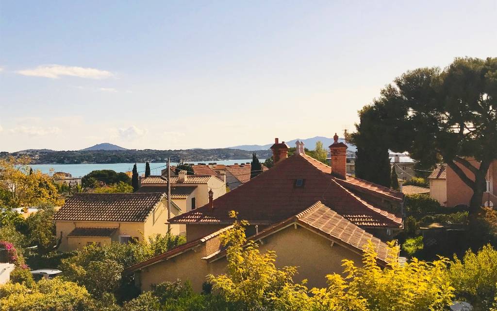 Appartement T4 en dernier étage et avec vue mer à vendre dans le centre de Bandol