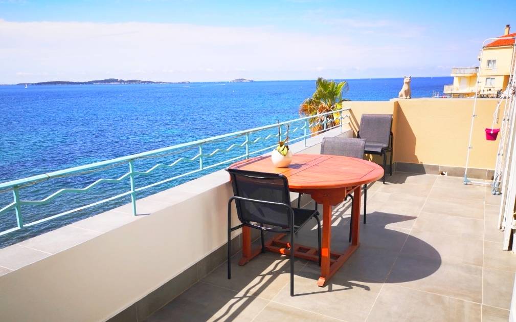 Appartement en toit-terrasse avec vue mer panoramique à vendre à Sanary