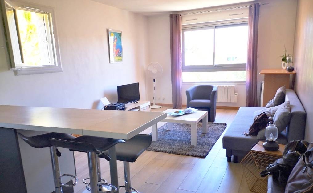 Appartement F2 rénové en dernier étage