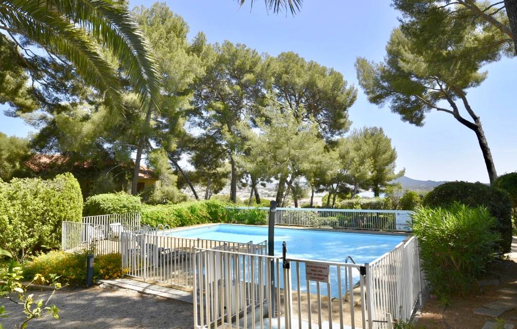 Résidence avec piscine à 10 minutes du bord de mer sanaryen