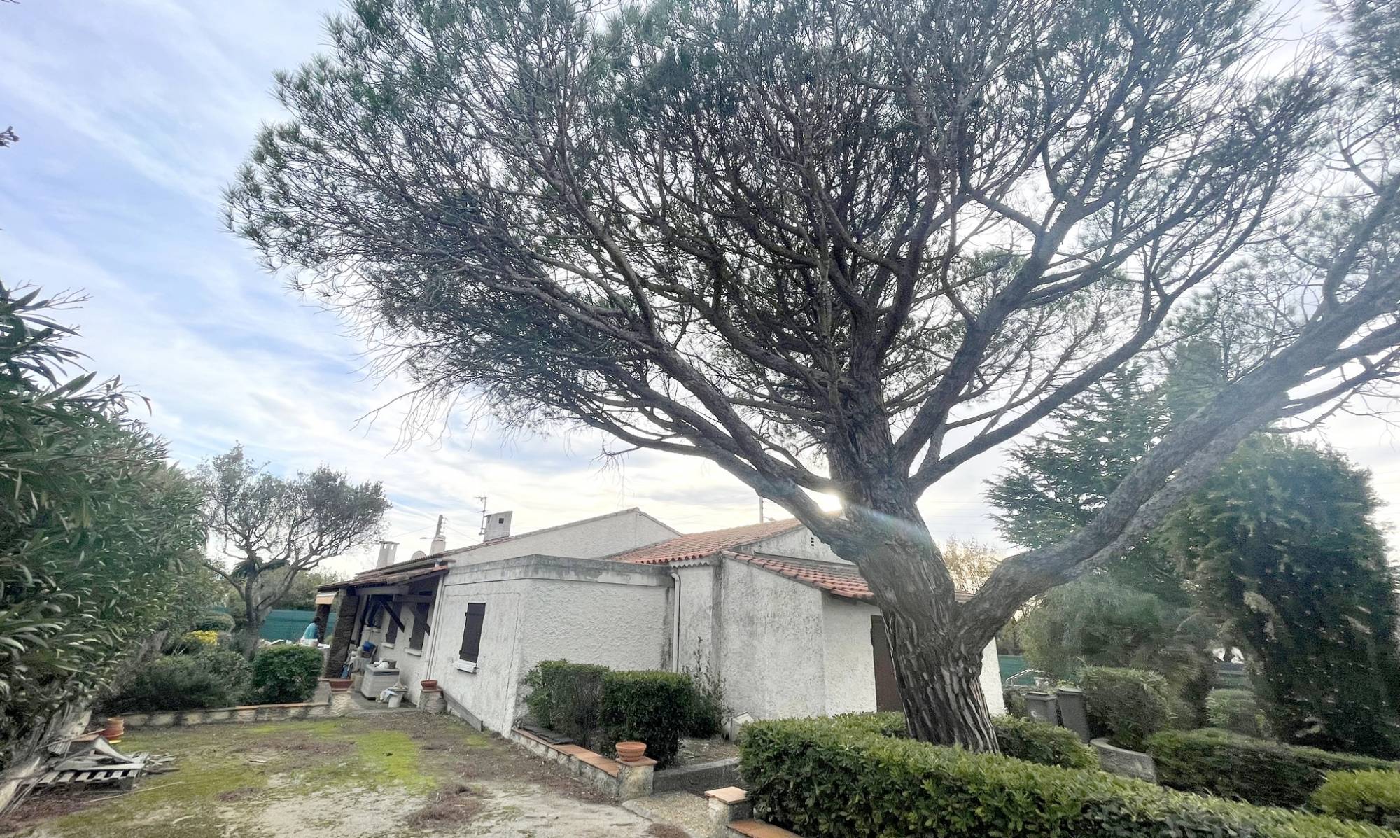 Maison cinq pièces de plain-pied à vendre à Six-Fours