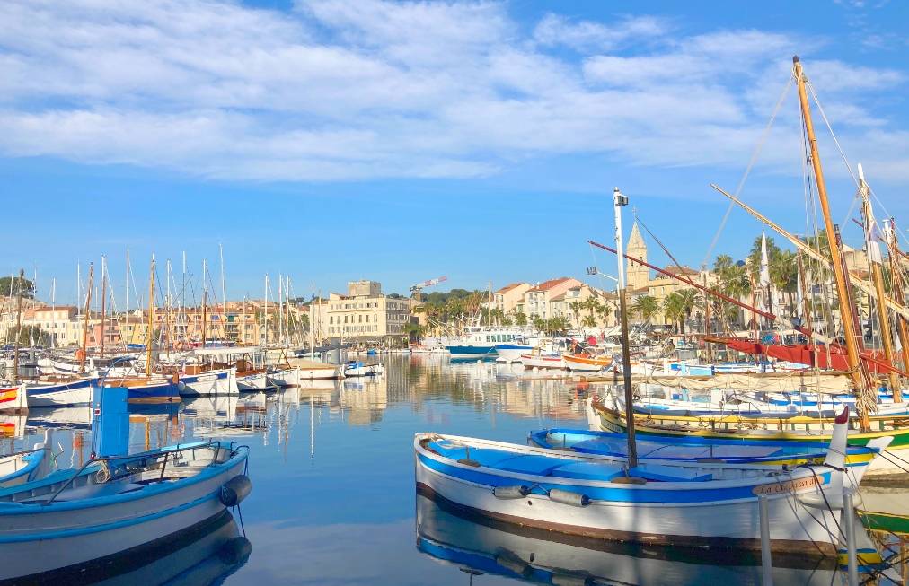 Murs commerciaux occupés à vendre à proximité du port de Sanary