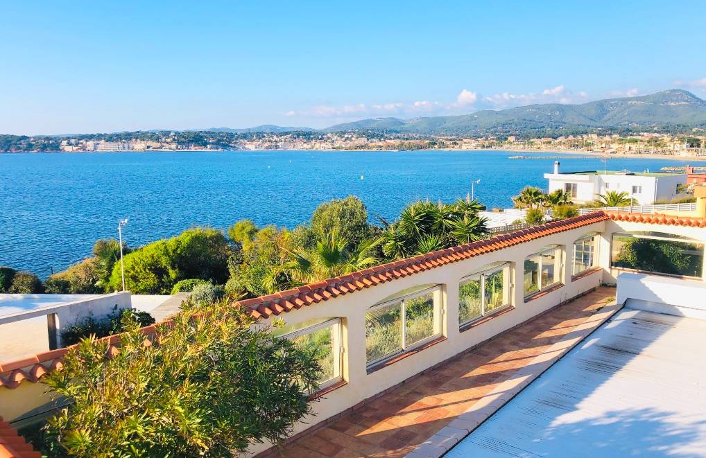 Villa avec piscine en front de mer à vendre à Six-Fours