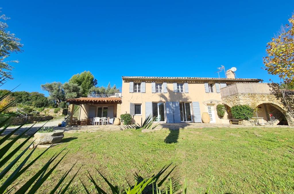 Bâtisse de 1860 en partie rénovée à vendre sur le secteur du Plan du Castellet