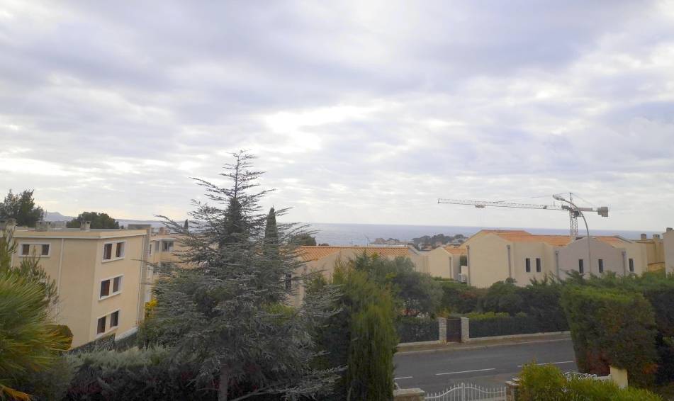 Maison en position dominante profitant d'une vue de la Baie de Bandol