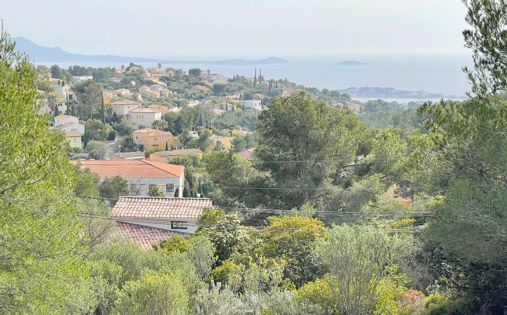 Terrain avec vue mer à vendre à Bandol