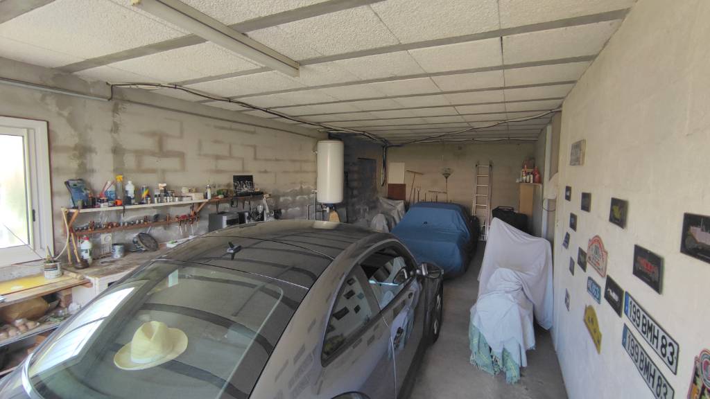 Maison avec garage double à vendre au Brusc